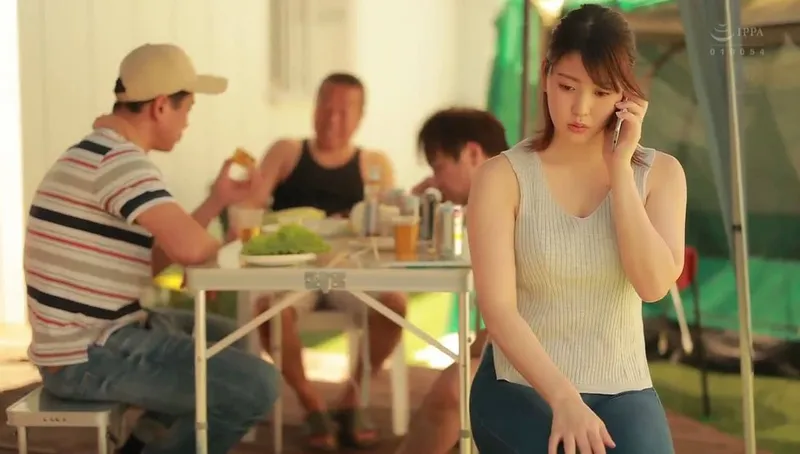 ông xã khờ để vợ yêu tham gia sự kiện cắm trại với mấy gã nhà kề bên và cái kết