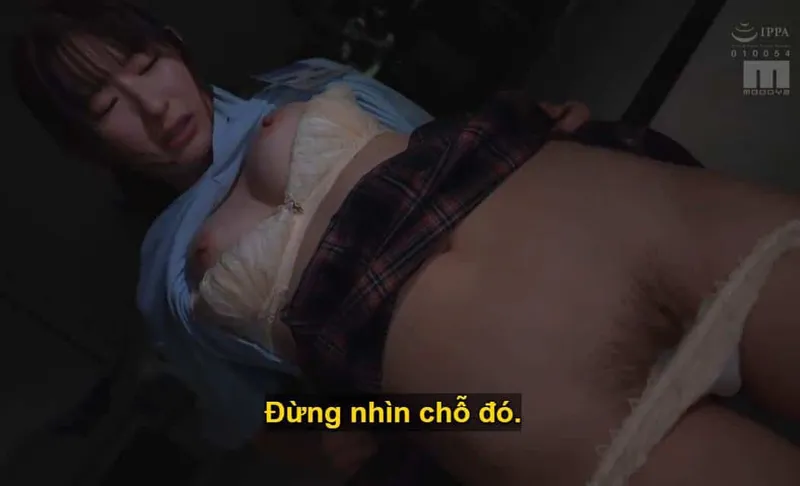 Người sếp dự tính sẽ "hạ gục" cô nàng nhân viên kiêu căng lười nhác, suốt ngày chỉ mải mê chat chit với người yêu.